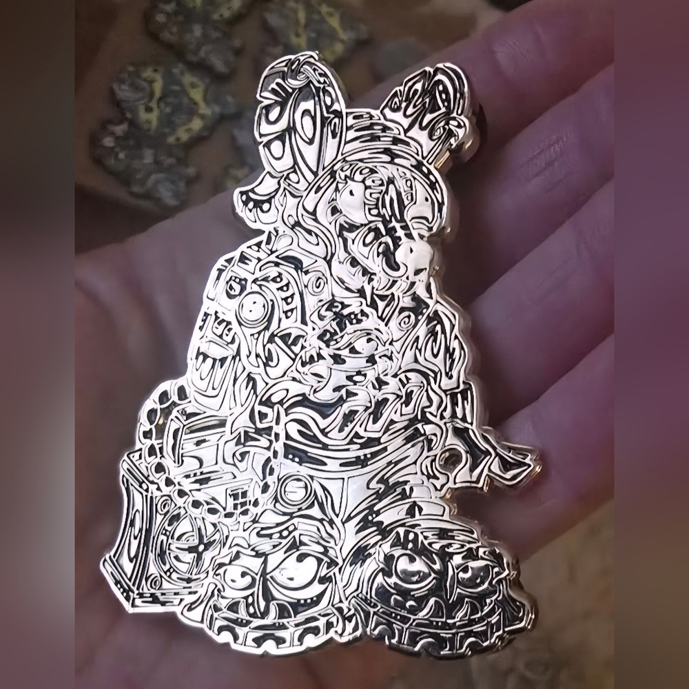 Hood rat pin